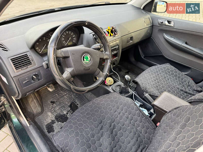 Седан Skoda Fabia 2004 в Одессе