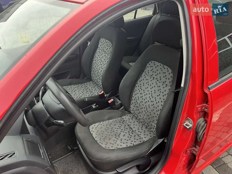 Хэтчбек Skoda Fabia 2006 в Ровно