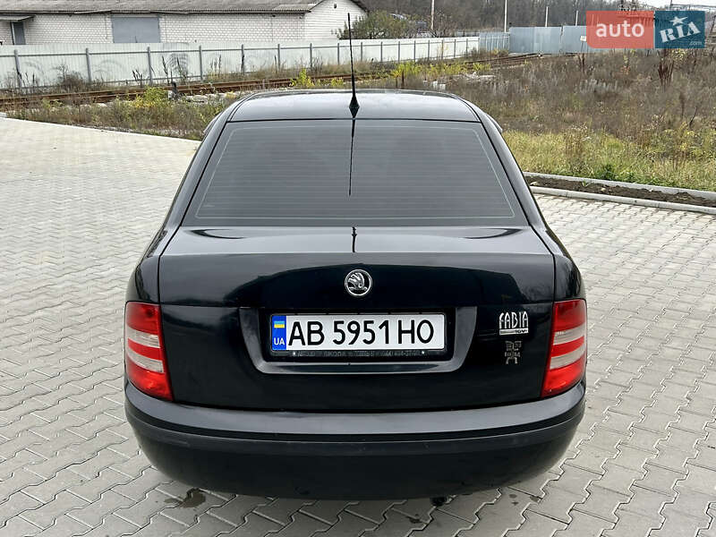Седан Skoda Fabia 2004 в Вапнярке