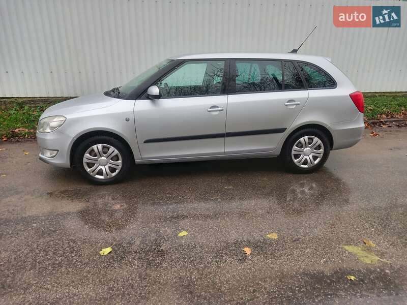 Універсал Skoda Fabia 2010 в Кам'янець-Подільському