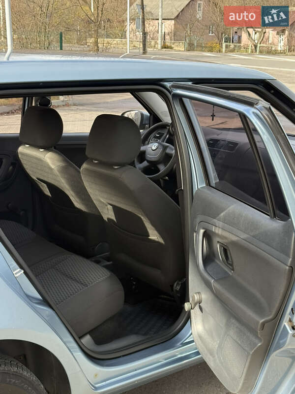 Хэтчбек Skoda Fabia 2010 в Надворной