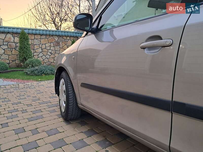 Универсал Skoda Fabia 2009 в Могилев-Подольске