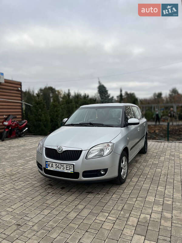 Хэтчбек Skoda Fabia 2009 в Белогородке фото 2 Хэтчбек Skoda Fabia 2009 в Белогородке