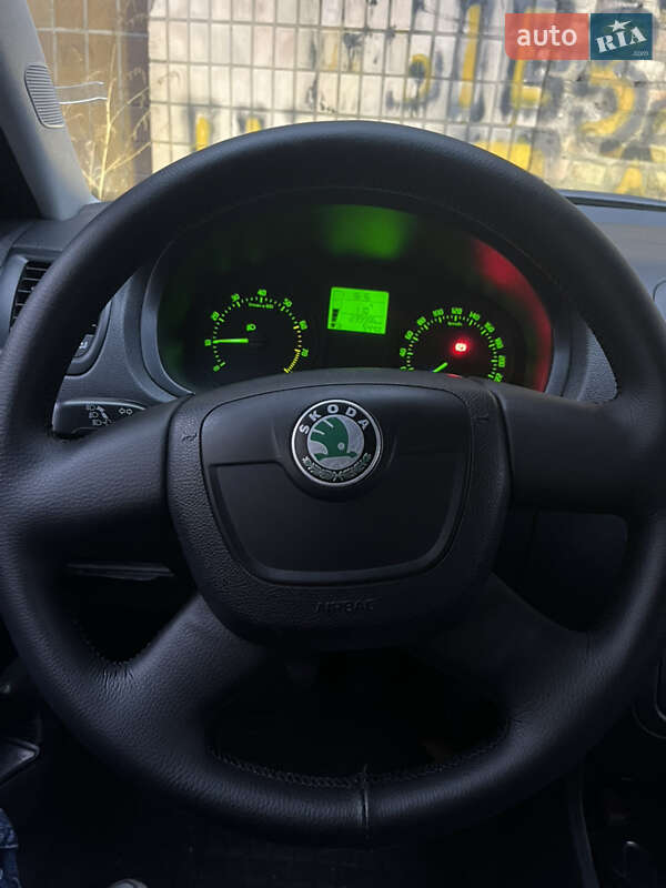 Хэтчбек Skoda Fabia 2011 в Киеве