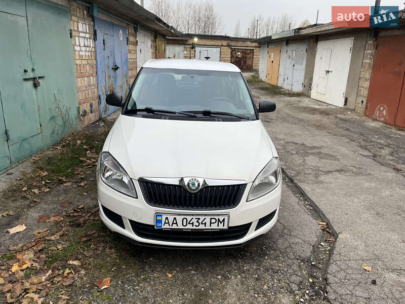 Хэтчбек Skoda Fabia 2011 в Киеве