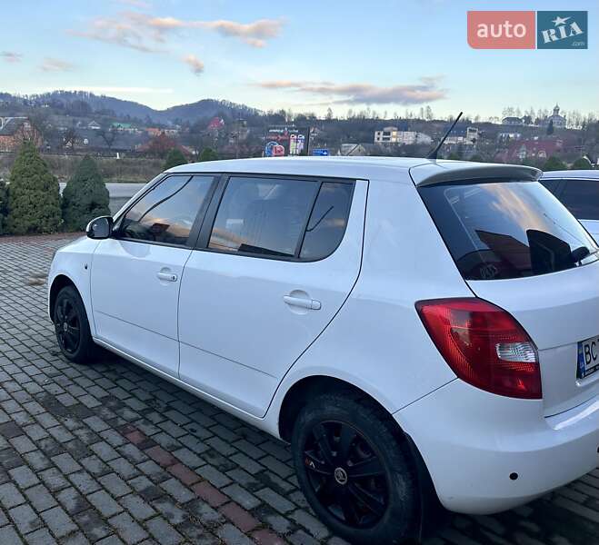 Хэтчбек Skoda Fabia 2011 в Хусте