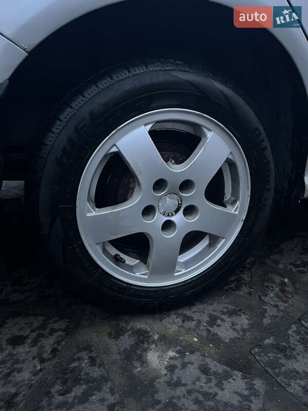 Седан Skoda Fabia 2004 в Мукачево