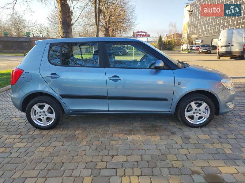 Хэтчбек Skoda Fabia 2010 в Луцке