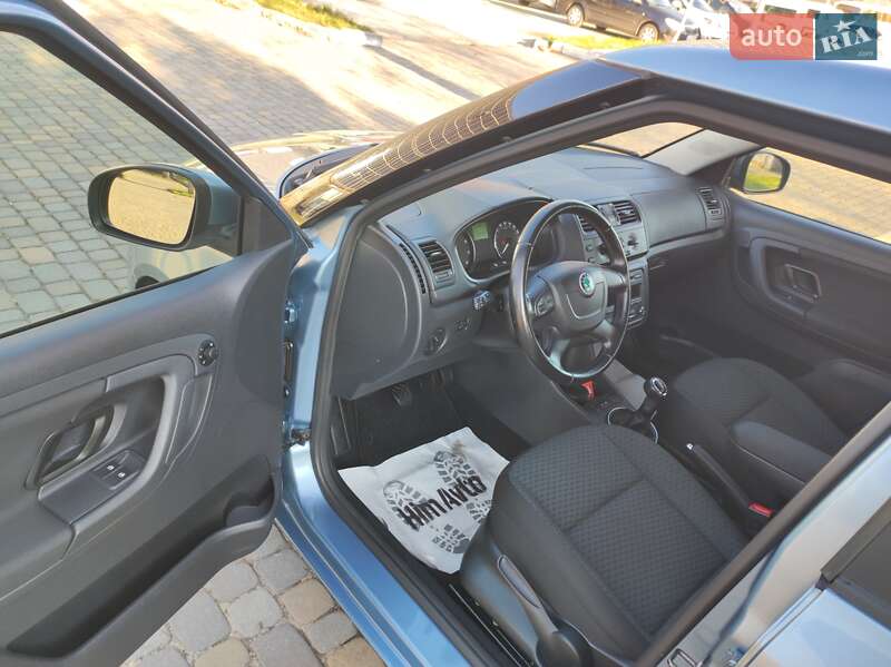 Хэтчбек Skoda Fabia 2010 в Луцке