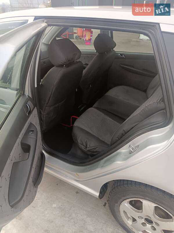 Универсал Skoda Fabia 2001 в Новом Буге