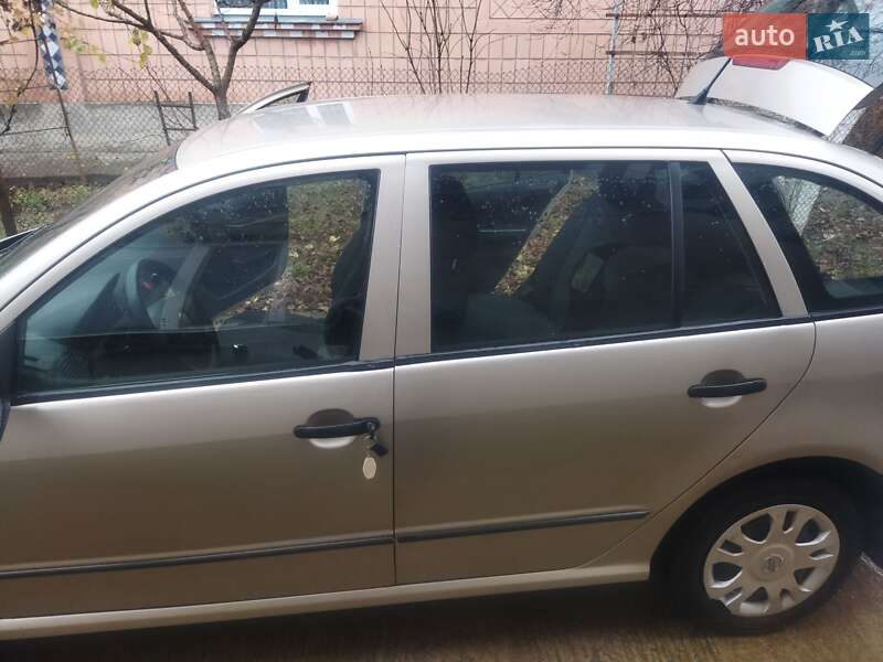 Універсал Skoda Fabia 2005 в Рівному