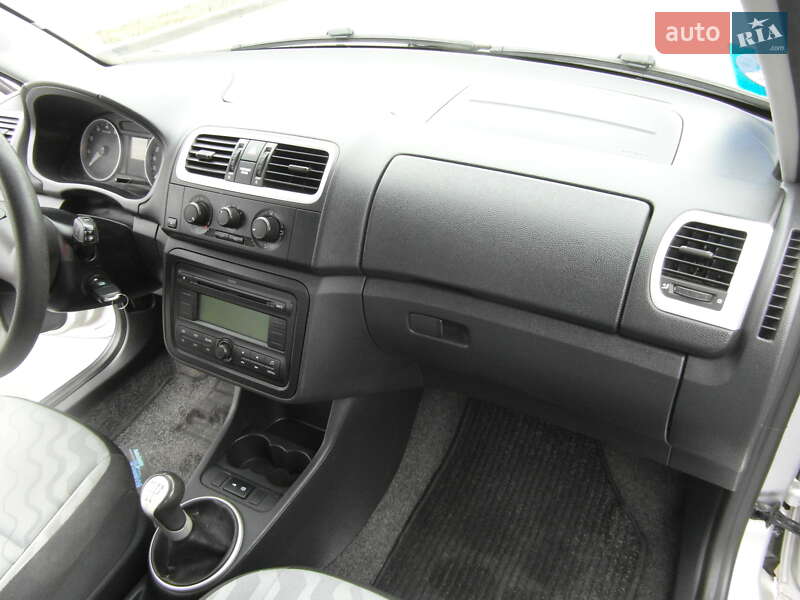 Хэтчбек Skoda Fabia 2010 в Кропивницком