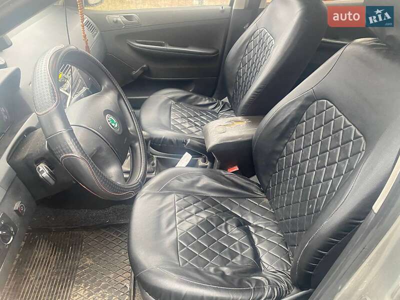 Седан Skoda Fabia 2006 в Киеве