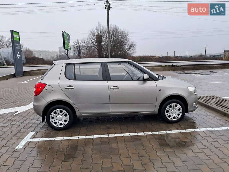 Хэтчбек Skoda Fabia 2012 в Киеве фото 3 Хэтчбек Skoda Fabia 2012 в Киеве