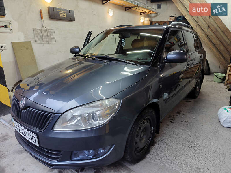 Універсал Skoda Fabia 2010 в Києві