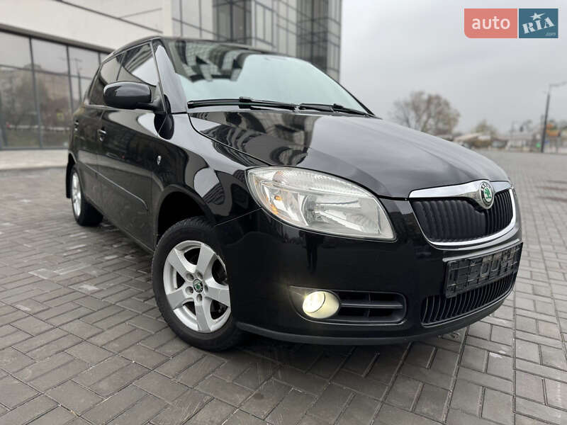 Хэтчбек Skoda Fabia 2008 в Днепре