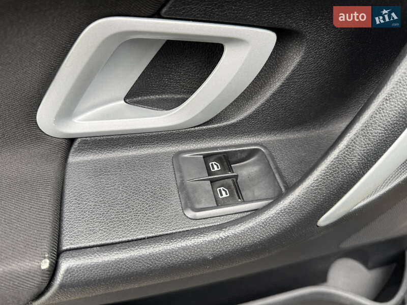 Хэтчбек Skoda Fabia 2008 в Днепре