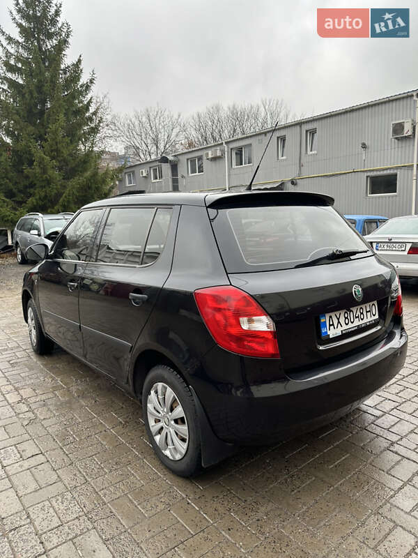 Хэтчбек Skoda Fabia 2011 в Харькове