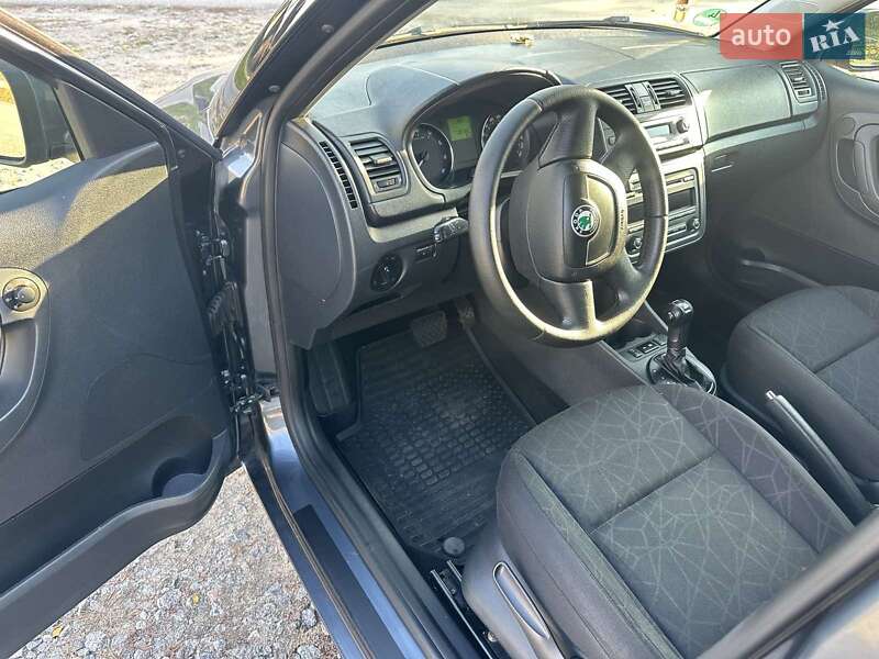 Універсал Skoda Fabia 2011 в Синяві