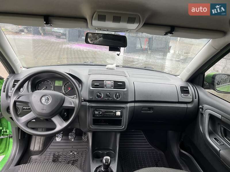 Хэтчбек Skoda Fabia 2013 в Житомире