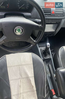 Седан Skoda Fabia 2002 в Тульчине