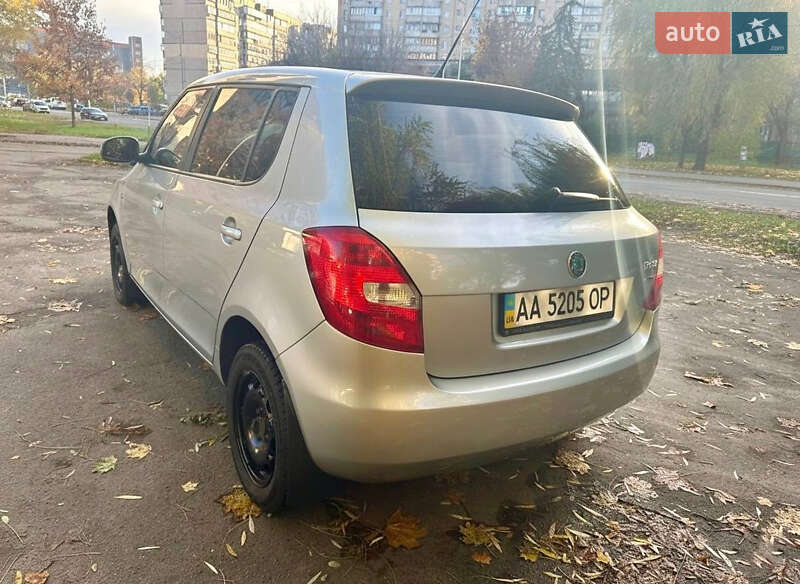 Хетчбек Skoda Fabia 2011 в Києві