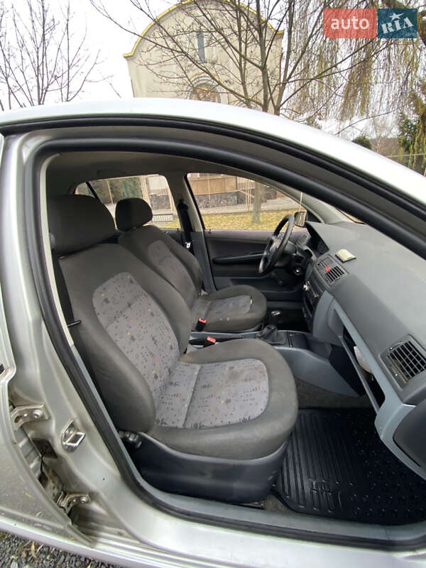 Хетчбек Skoda Fabia 2004 в Мукачевому