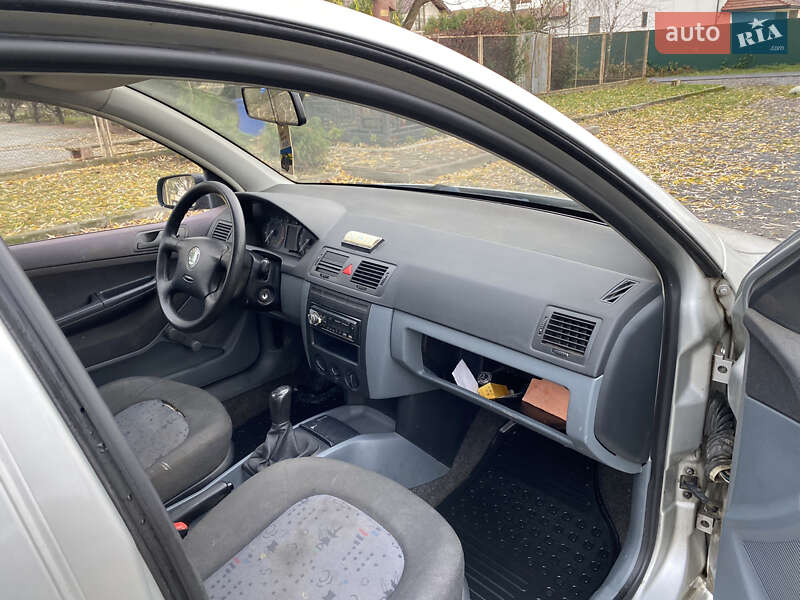 Хетчбек Skoda Fabia 2004 в Мукачевому