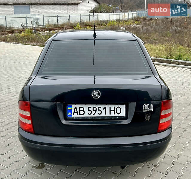 Седан Skoda Fabia 2004 в Вапнярці