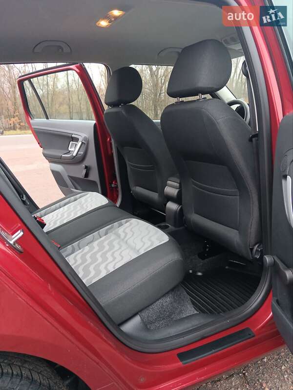 Универсал Skoda Fabia 2010 в Полтаве