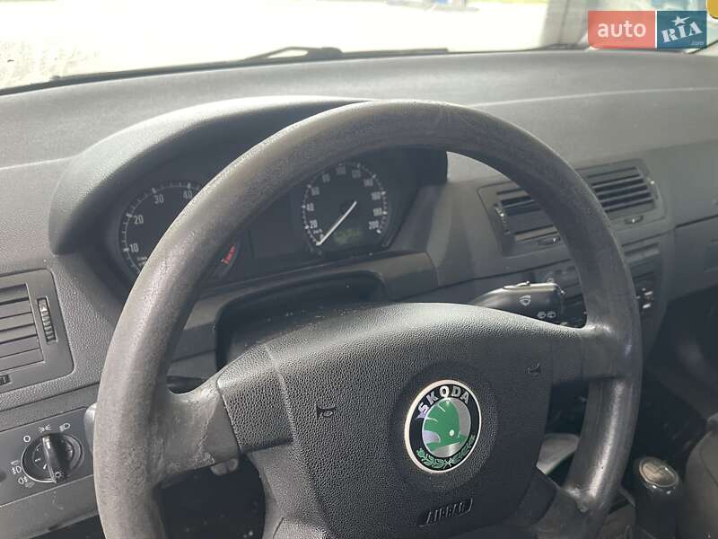 Хэтчбек Skoda Fabia 2002 в Судовой Вишне