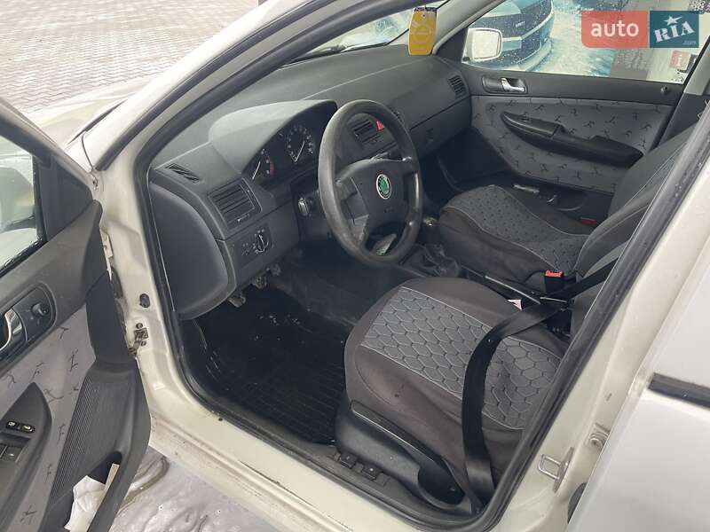 Хэтчбек Skoda Fabia 2002 в Судовой Вишне