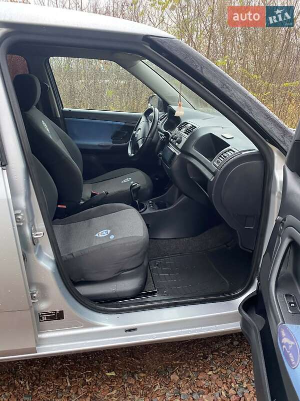 Хэтчбек Skoda Fabia 2008 в Житомире