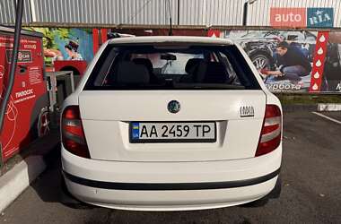 Седан Skoda Fabia 2006 в Киеве