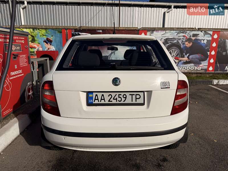 Седан Skoda Fabia 2006 в Киеве