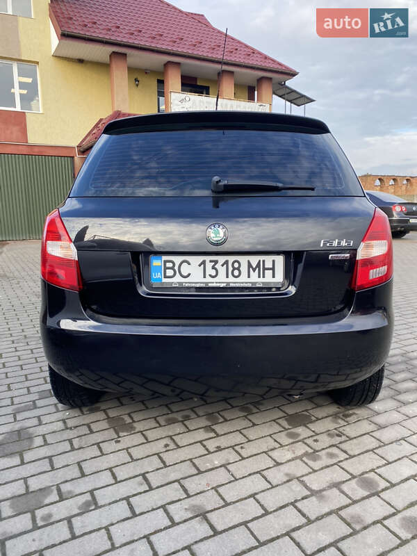 Хэтчбек Skoda Fabia 2012 в Каменке-Бугской