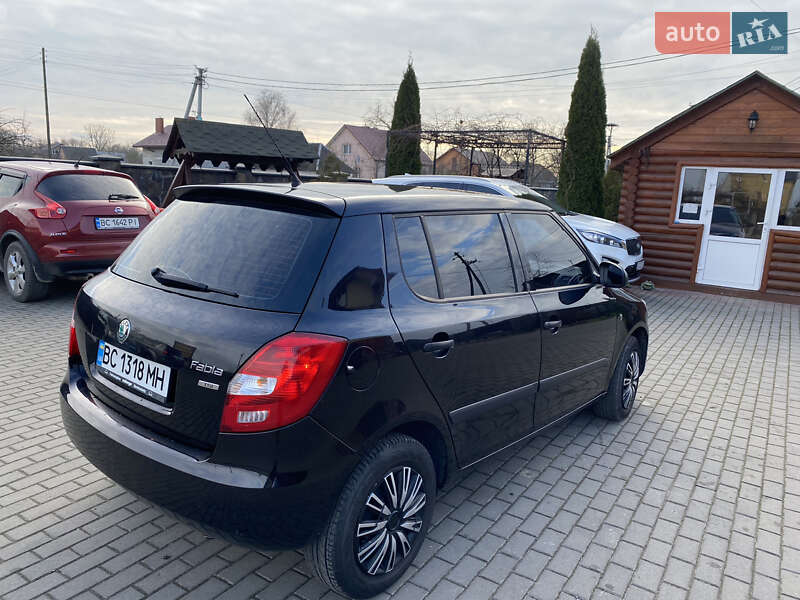 Хэтчбек Skoda Fabia 2012 в Каменке-Бугской