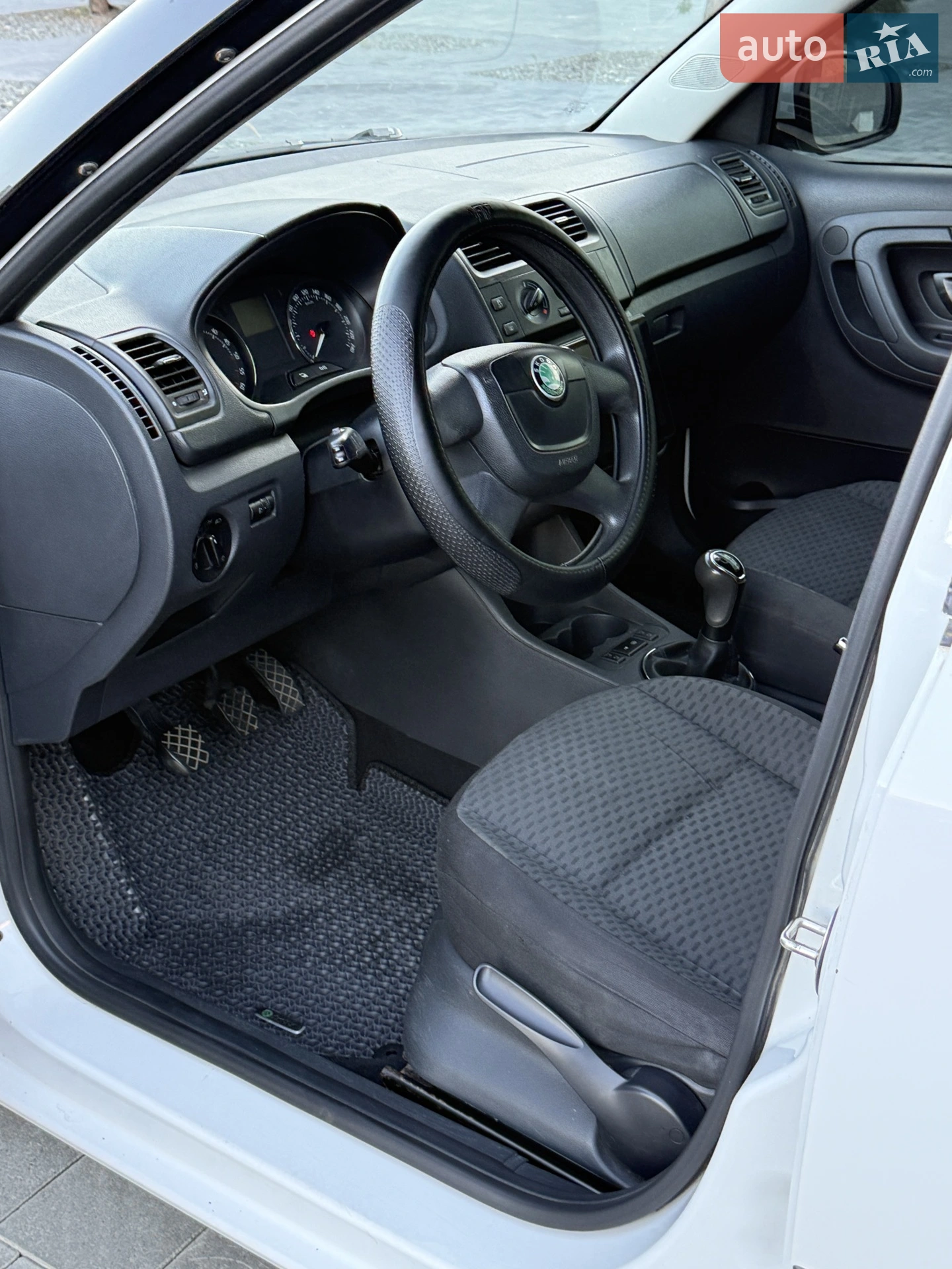 2011 Skoda Fabia - мініатюра 22