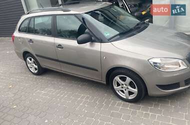Хэтчбек Skoda Fabia 2010 в Днепре