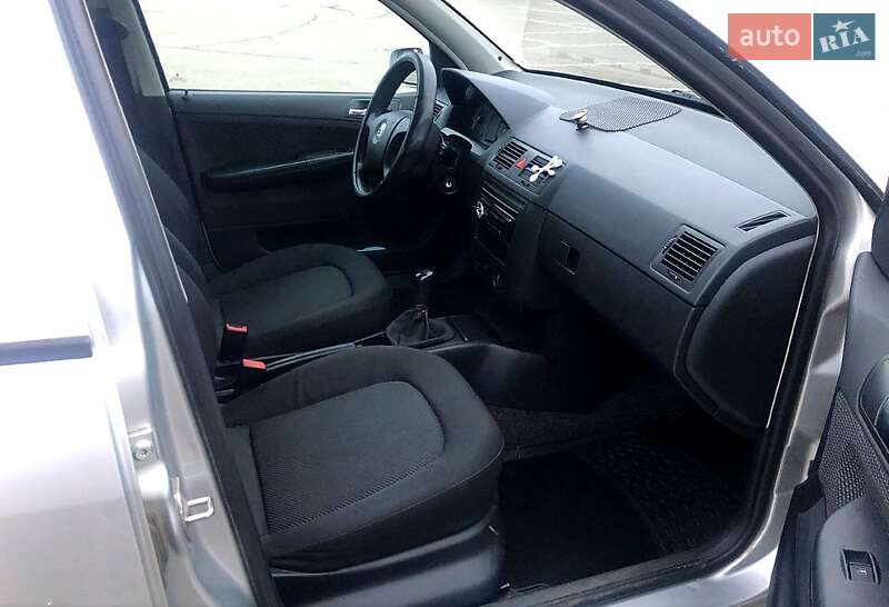 Хэтчбек Skoda Fabia 2005 в Киеве