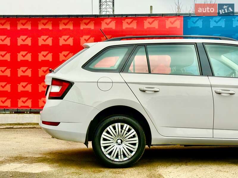 Универсал Skoda Fabia 2021 в Киеве