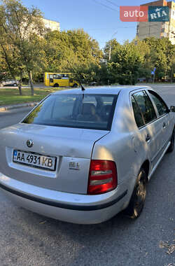 Седан Skoda Fabia 2004 в Києві