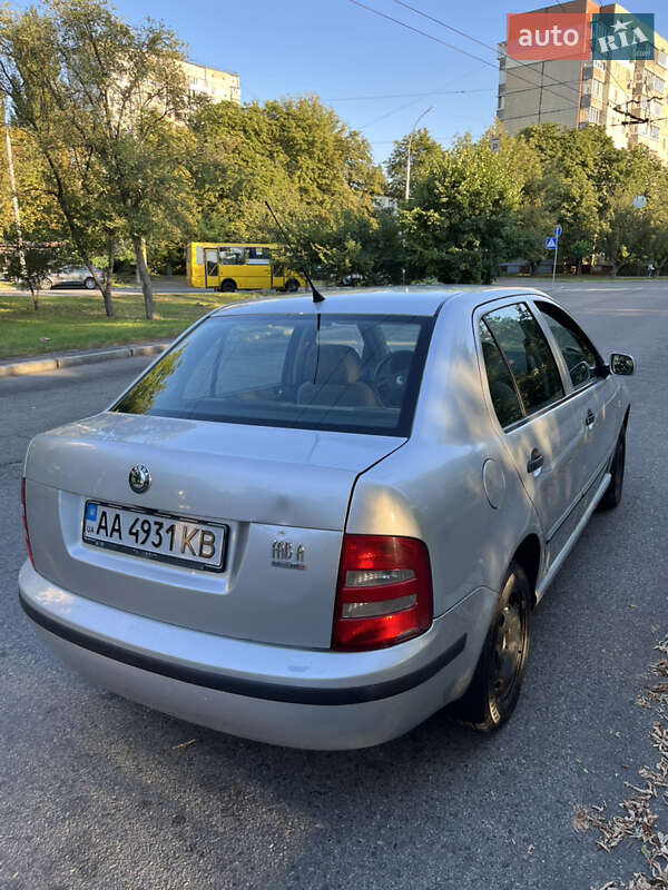 Седан Skoda Fabia 2004 в Києві