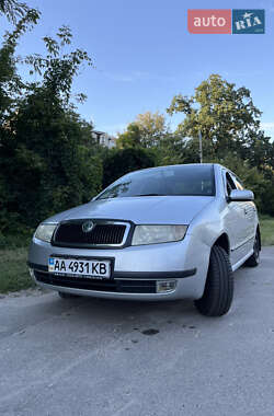 Седан Skoda Fabia 2004 в Києві