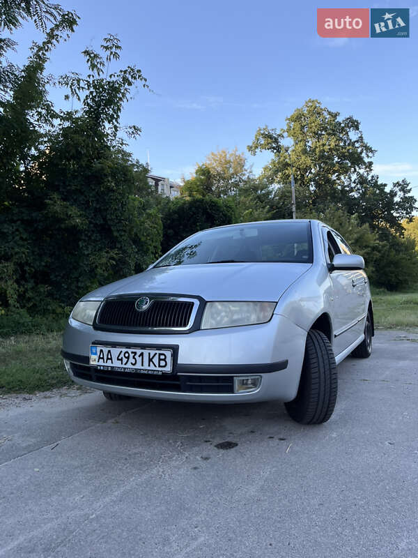 Седан Skoda Fabia 2004 в Києві