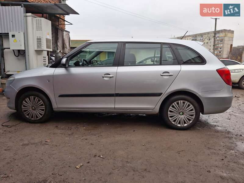 Універсал Skoda Fabia 2012 в Ужгороді
