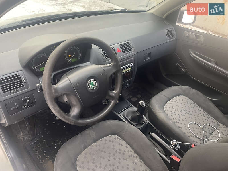 Седан Skoda Fabia 2004 в Львові