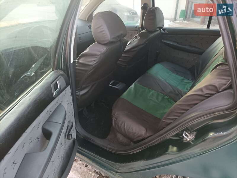 Хетчбек Skoda Fabia 2003 в Луцьку