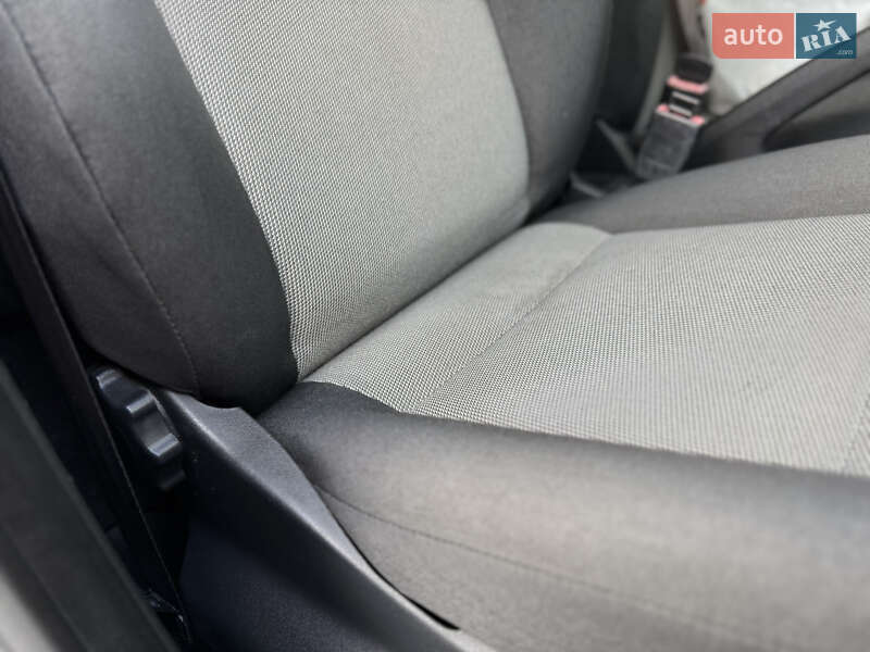 Хэтчбек Skoda Fabia 2009 в Днепре