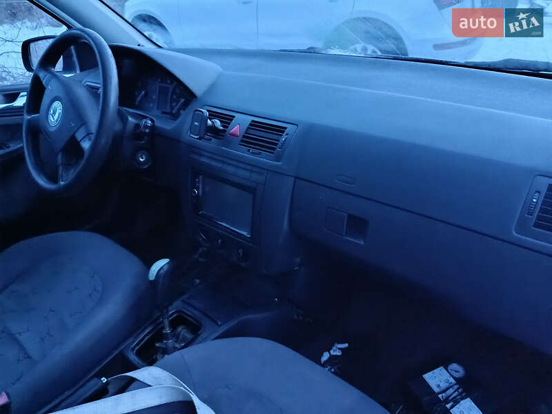 Хэтчбек Skoda Fabia 2003 в Львове